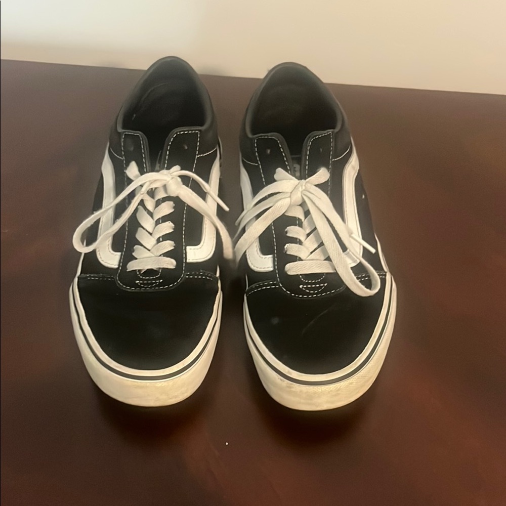 Vans Men's Black and White Sneakers